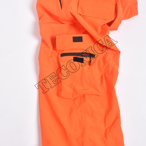 Pantalon de snowboard unisexe orange avec poches de rangement cargo, ourlets élastiques, détails respirants et performances toutes saisons - Product Image 5