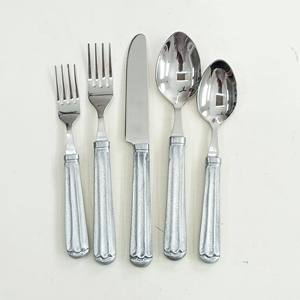 Juego de Cubiertos de 5 Piezas con Diseño Minimalista Único, Elegante Tono Plateado, Acero Inoxidable Moderno Americano para Fiestas - Product Image 4