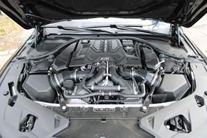 2022 M8 Competition Coupé, 617 hp, V8 biturbo, tracción total, paquete exterior M Carbon, sin modificar - Product Image 6