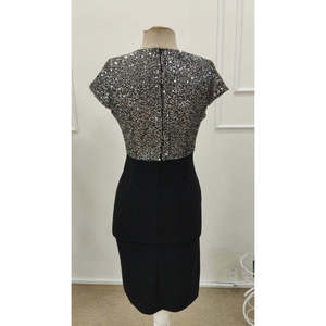 Vestido midi de crepé importado con cuello cruzado y manga corta para mujer, con detalles brillantes, 37288 - Gris - Product Image 6
