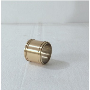 Rond de serviette rond en laiton massif de luxe de haute qualité avec finition brillante et mate pour une utilisation en fête - Product Image 1