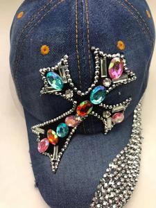 Gorra de camionero de malla transpirable de 5 paneles con logotipo de diamantes de imitación de nuevo diseño personalizado - Product Image 3