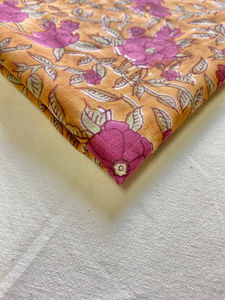 Tela de Algodón Estampada a Mano con Diseño Floral Amarillo Mostaza y Morado, Diseño Tradicional Indio - Product Image 5