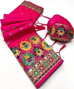 Saree de mariage à bas prix en velours et dentelle - Product Image 1