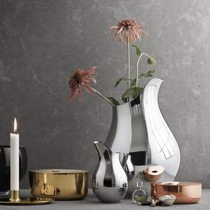 Jarrón de flores de aluminio central con brillo atrevido y cuello largo perfecto para la decoración en hoteles y grandes configuraciones de comedor - Product Image 2