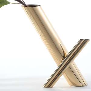 แจกันดอกไม้ทำด้วยมือทำจากสเตนเลสจัดแสดงบนโต๊ะสำหรับงานแต่งงานงานหมั้นวันครบรอบวันเกิด - Product Image 1