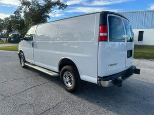 Fourgonnette Express-Cargo 2500 RWD 2022 d'occasion en excellent état, transmission automatique, 276 ch, blanche - Product Image 3
