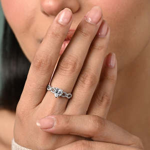 Anillo de Compromiso CLARA 925 de Plata de Ley con Corazón Alfie, Anillo Romántico para Hombre con Racimo de Platino, Diamantes y Rodio, Talla Ajustable - Product Image 4
