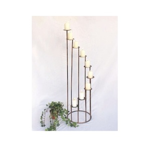 Bougeoir décoratif en métal pour table à manger avec finition brillante, adapté aux événements aux chandelles et aux dîners. - Product Image 1
