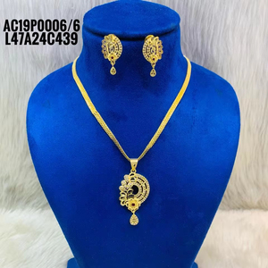 Conjunto de colgante de flor clásico para mujeres y niñas Collar de moda en línea de latón de un gramo chapado en oro de 18 quilates con diseño de cadena de moda - Product Image 1