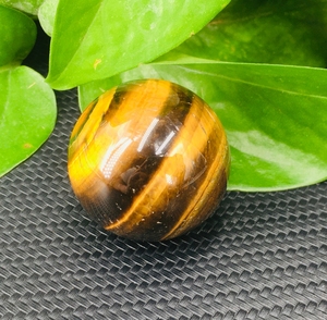 Sphère d'oeil de tigre, sphère en cristal naturel, œil de tigre, sphère de pierre précieuse Reiki, mariage folklorique, Art de facturation, Style décoratif - Product Image 4