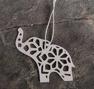 Colgantes de Navidad de latón con forma de elefante blanco hechos a medida, diseño de árbol hecho a mano para reventa de tiendas de suministros decorativos - Product Image 6