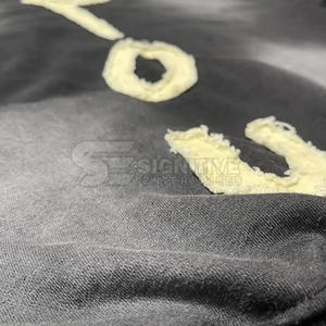 Survêtement pour homme avec un design déchiré élégant pour un usage décontracté et un ajustement confortable Survêtement pour homme déchiré - Product Image 6