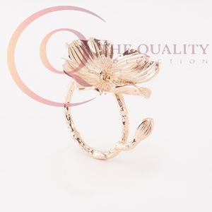 Anneaux de serviette décoratifs en métal de qualité supérieure pour table de mariage - Décoration élégante pour table d'événement - Product Image 6