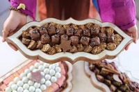 Bandeja de madera con incrustaciones de madreperla árabe al por mayor, bandeja de servicio de exhibición de Chocolate sostenible decorativa para regalos de Ramadán Eid