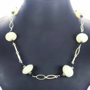 Collar con Colgante de Diamante Geométrico Religioso para Mujer - Regalo Moderno - Product Image 2