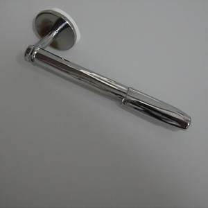 Porte-papier hygiénique en métal de qualité supérieure avec finition argentée gravée Artisan conçu pour les intérieurs décoratifs - Product Image 4