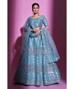 Lehengacholi สำหรับเด็กผู้หญิงสีชมพูกับเสื้อกำมะหยี่หนักและ chunni เทศกาลแต่งงานเจ้าสาว - Product Image 5