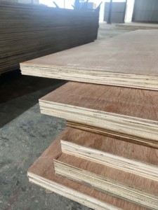 แผ่นไม้อัดไม้อัดไม้อัดไม้อัดไม้อัดไม้อัดแกนไม้เนื้อแข็ง1ปี E2การปล่อยฟอร์มาลดีไฮด์ทำจากเวียดนาม - Product Image 4