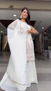 Vêtements pour femmes Georgette de renard lourd avec haut de travail de séquence de broderie-Palazzo et ensemble de Dupatta entièrement cousu prêt à porter - Product Image 3