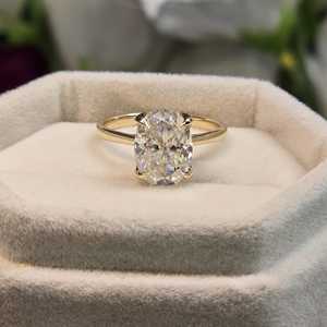 Anillos de compromiso y aniversario de lujo de oro rosa de 14K con 5 filas de moissanita cultivada en laboratorio, estilo hip hop, que pasan la prueba del diamante. - Product Image 4