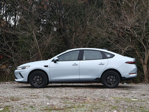 รถยนต์ไฟฟ้า Qin Plus EV รุ่นขายดี ความเร็วสูง เกียร์อัตโนมัติ แบตเตอรี่ลิเธียม ขับเคลื่อนล้อหน้า ราคาประหยัด รถยนต์พลังงานใหม่ - Product Image 4