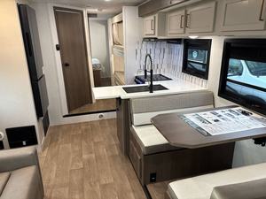 นิว อีสต์ ทู เวสต์ คอลเลจ อเวนิว 3101F-B - Product Image 3