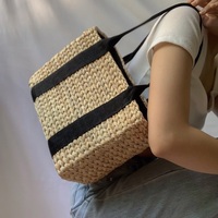 Koleksi Tas Wanita Ramah Lingkungan dari Anyaman Eceng Gondok Vintage Abadi 2025, Lapisan Katun, Bentuk Cangkang Elegan, Kapasitas 1-1.9L