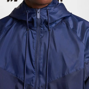 Veste coupe-vent softshell pour homme de haute qualité, fermeture éclair intégrale, imperméable, col à capuche, personnalisable OEM, hiver, uni, teinture unie, devant - Product Image 4