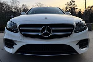 Mercedes-Benz E400 4-Matic Wagon 2018 d'occasion en excellent état, 21 100 milles, V6 biturbo, transmission intégrale, pack Premium 2, non modifié - Product Image 1