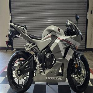 Motocicletas de Carreras Ho-n-daas CBR600RR Originales, Nuevas, Último Modelo, con 1 Año de Garantía, Listas para Enviar - Product Image 1
