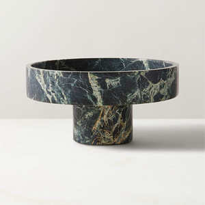 Apportez une élégance naturelle et une beauté intemporelle à votre maison avec ce bol à fruits en marbre vert exquis, un objet distinctif. - Product Image 1