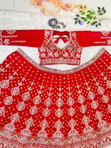 Tendance beau mariage Lehenga Choli avec des paillettes lourdes et une impression dessinée à la main de broderie de fil pour les fêtes - Product Image 4