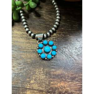 Pendentif en argent sterling turquoise Sleeping Beauty de Mary Ann Spencer, motif floral, serti clos - Product Image 3