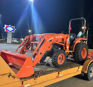 Tracteur utilitaire compact Kubota L2502, 25 CV, diesel, 4 roues motrices, pour petites exploitations agricoles - Product Image 1