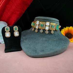 Ensemble ras du cou en verre Kundan éblouissant avec pierre de Moissanite, style traditionnel, moderne et élégant, style artistique royal - Product Image 4