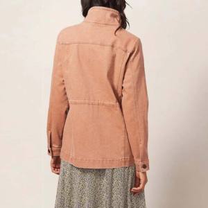 Chaqueta vaquera de manga larga para mujer de diseño personalizado de gran oferta, elegante con relleno de algodón, chaquetas OEM para niñas con bolsillos - Product Image 4