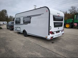 Caravane miniature moderne d'occasion, exclusivement utilisée, à vendre. - Product Image 2