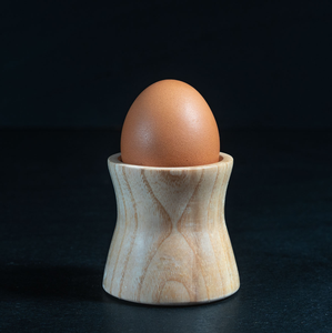 Copas de huevo de madera natural, diseño natural personalizable, venta al por mayor, juego de herramientas para huevos, soporte de madera para huevos - Product Image 4