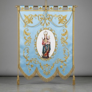 Bandera de terciopelo personalizada con bordado a mano para procesiones, con flecos, de color sólido, para banda de trompetistas. - Product Image 1