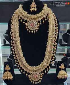 ENSEMBLE DE BIJOUX INDIENS TRADITIONNELS ET À LA MODE EN CUIVRE ENSEMBLE DE BIJOUX DE MARIAGE POUR FEMMES BOUCLES D'OREILLES ET COLLIER - Product Image 1