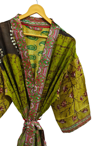 เสื้อคลุมอาบน้ำผ้าไหมส่าหรีสไตล์วินเทจชุดคลุมส่าหรีสำหรับปาร์ตี้ชายหาดผ้านุ่มงานแฮนด์เมดชุดกิโมโนผ้าไหมอินเดียสำหรับฤดูร้อน - Product Image 3