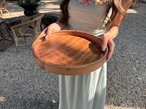 Grand plateau rond en bois de style Japandi avec poignées pour mariage, artisanat en bambou et en bois pour servir du jus, des gâteaux et plus encore - Product Image 3