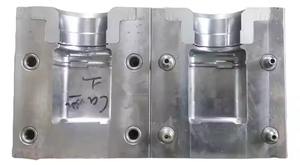 Moules de soufflage personnalisés de haute qualité pour la fabrication de bouteilles et de conteneurs en plastique disponibles à la vente - Product Image 3