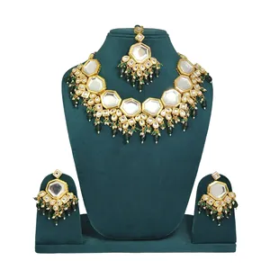Ensemble de collier en perles vertes à double couche Meenakari Kundan pour les mariages - Product Image 1