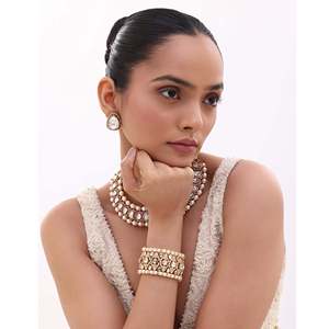 Bracelet en dentelle dorée avec diamants - Product Image 3