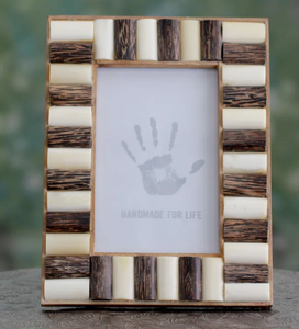 กรอบรูปทำจากไม้เรซิ่นกระดูกอันหรูหรามีลวดลายแกะสลักด้วยมือที่สวยงามและพื้นผิวขัดเงามันเหมาะสำหรับตกแต่งบ้าน - Product Image 4