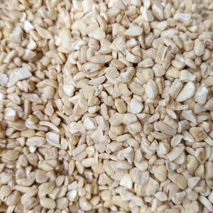 Noix de cajou brisées SANTIGO en vrac et en grains, qualité WS LP SP, fournisseur vietnamien de confiance, prix abordable - Product Image 1