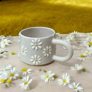 DG Concept Tasse en céramique faite à la main-Marguerite - Product Image 1