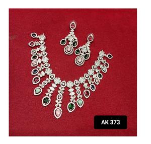 Collar elegante con pendientes de coordinación para cualquier ocasión Hermoso conjunto de collar y pendientes: regalo ideal para ella - Product Image 1